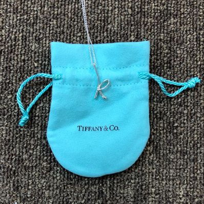 ティファニー イニシャルロゴネックレス