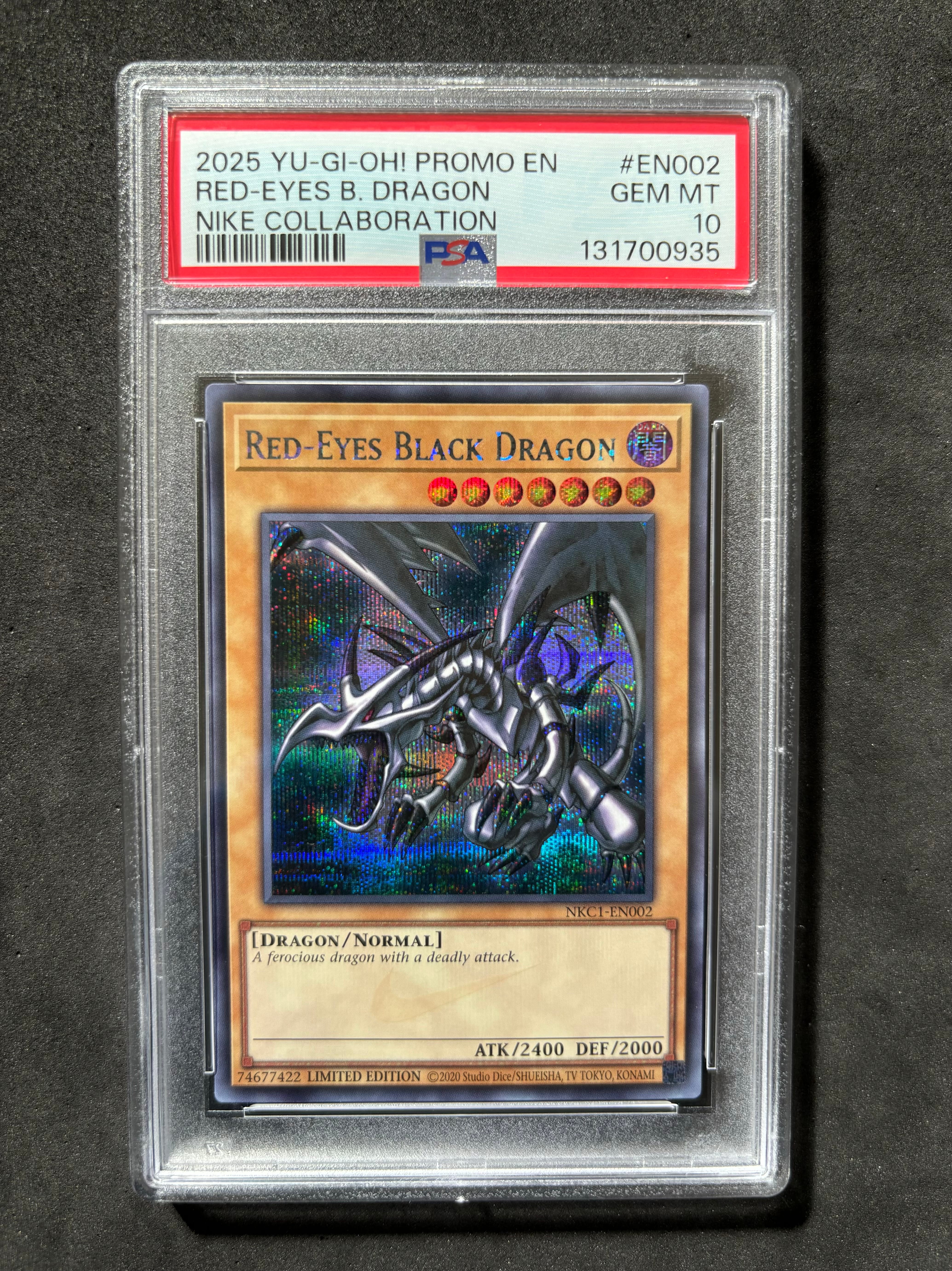 真紅眼の黒竜 SE [NKC1-EN002](遊戯王 x ナイキ エアーマックス 95 QS エアーマッスル House of Duel - 童実野町決闘遊戯館 限定プロモ) 