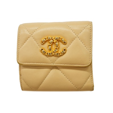 ★SALE【6id6362】シャネル 三つ折り財布 シャネル19 ラムスキン ベージュ ゴールド金具【中古】レディース
