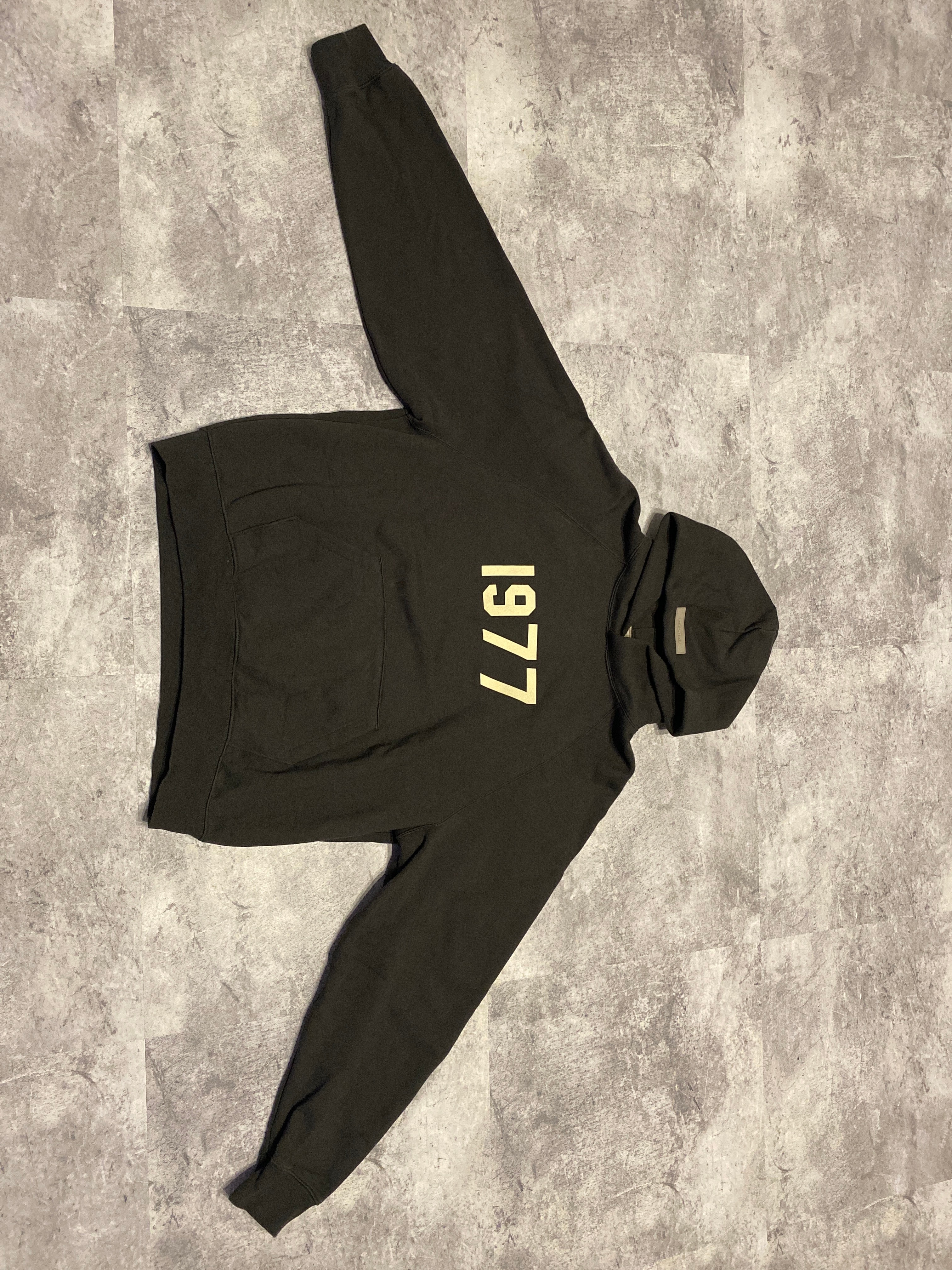 FEAR OF GOD ESSENTIALS 1977 HOODIE "Iron"