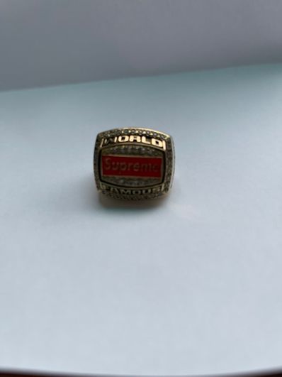 Supreme / Jostens World Famous Champion Ring "Gold"
