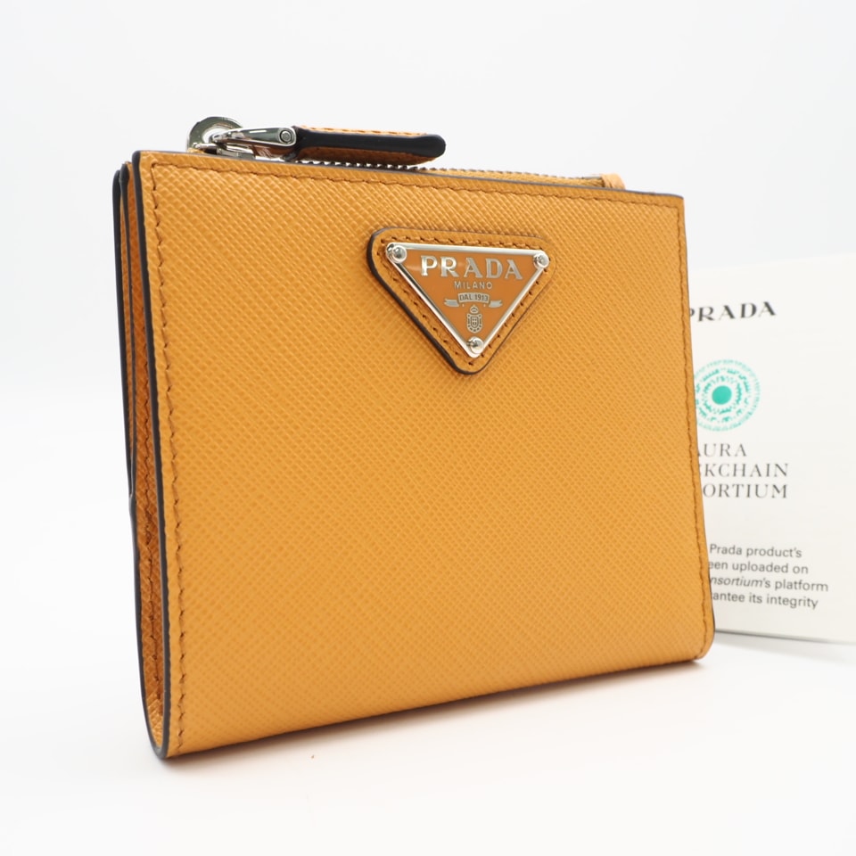 未使用 PRADA プラダ サフィアーノ トライアングル 財布 アンバー 2ML049 二つ折り財布 オレンジ サフィアーノ レディース