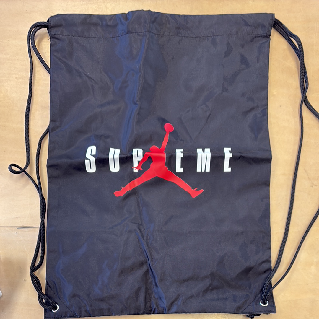シュプリーム x ジョーダン ドローストリング バッグ　MA0930-023 Supreme x Jordan Drawstring Bag 