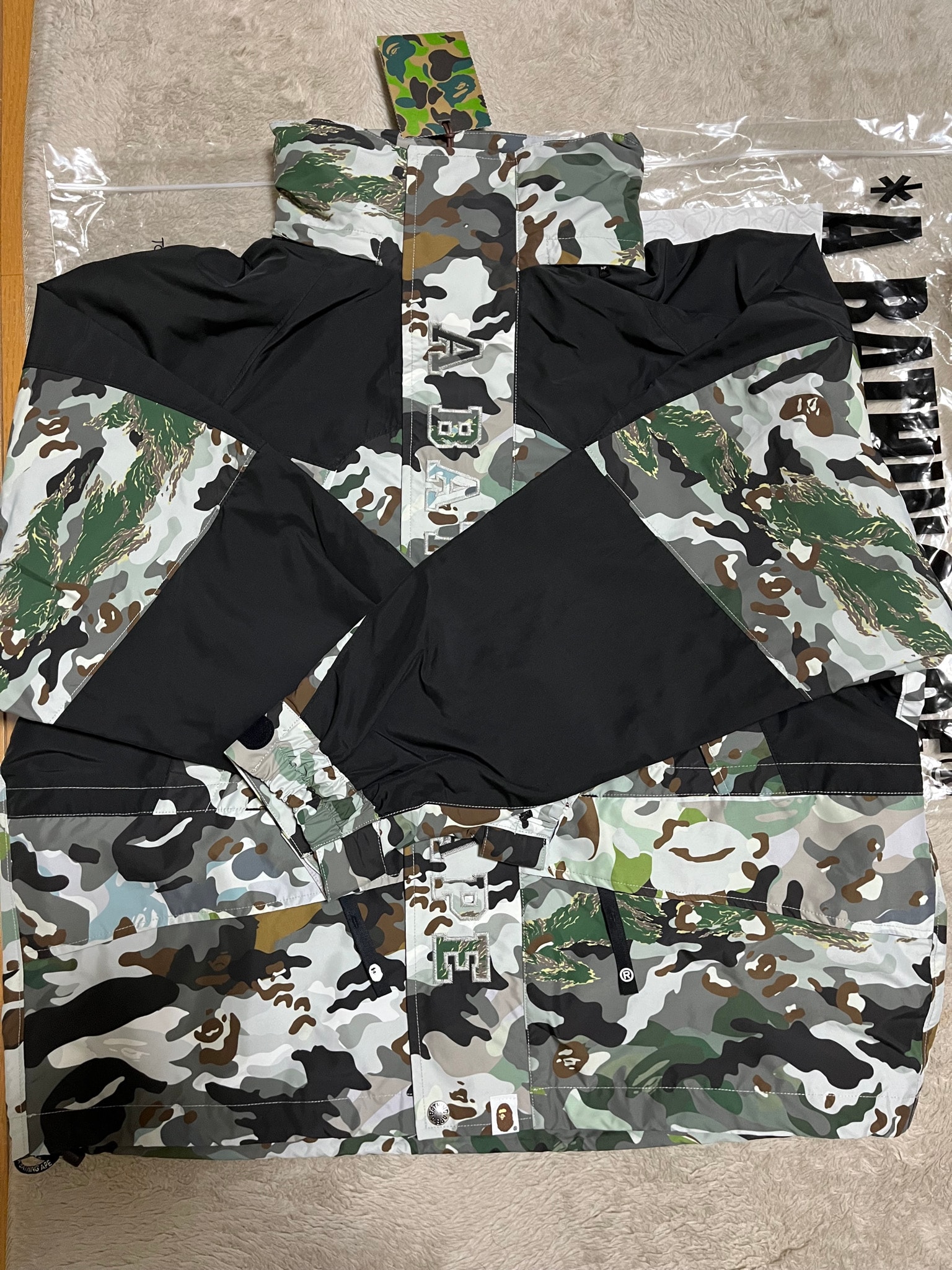 2026年秋冬モデル新品未使用!A BATHING APE アベイシングエイプ HYBRID CAMO SNOWBOARD JACKET スノーボードジャケット