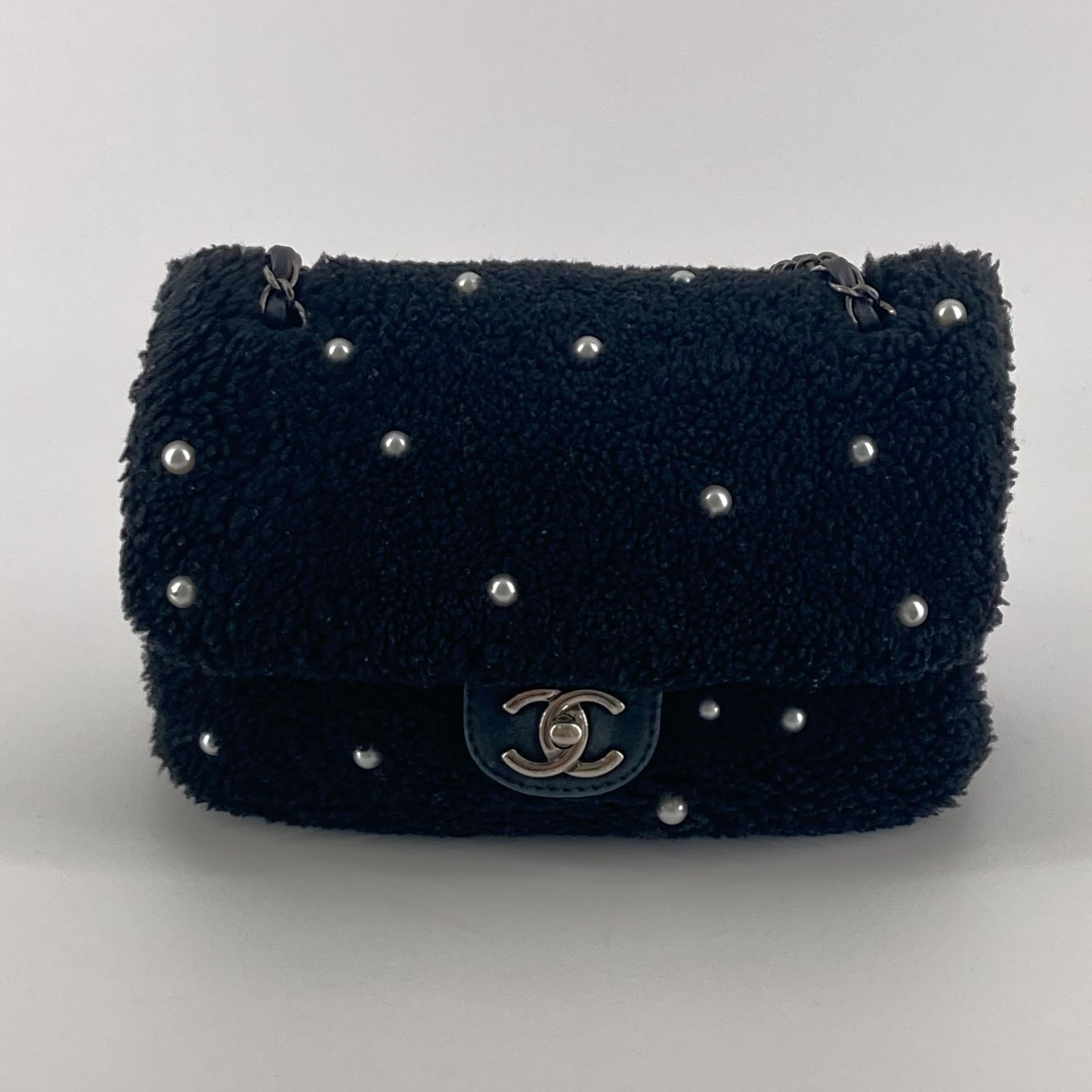 CHANEL(シャネル)ココマーク ムートン パール付 ショルダー バッグ 20番台 ブラック