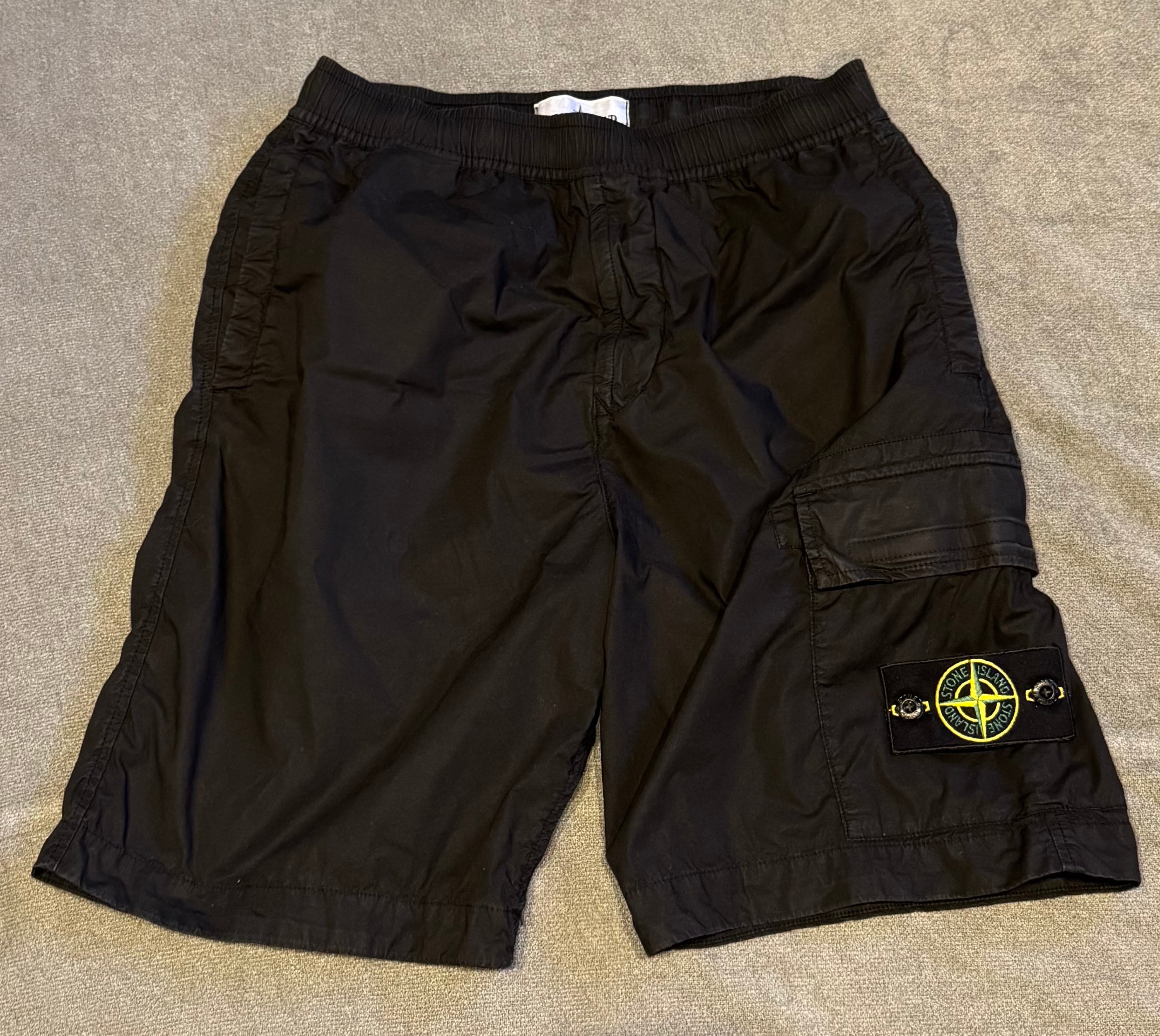 ストーンアイランド ナイロン ショートパンツ