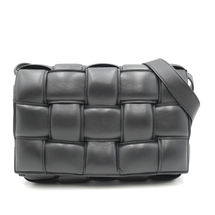 BOTTEGA VENETA(ボッテガ・ヴェネタ)パデッド カセット ショルダーバッグ ブラック レザー ゴールド金具 レディース 斜め掛け 【中古】