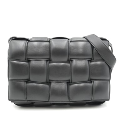 BOTTEGA VENETA(ボッテガ・ヴェネタ)パデッド カセット ショルダーバッグ ブラック レザー ゴールド金具 レディース 斜め掛け 【中古】