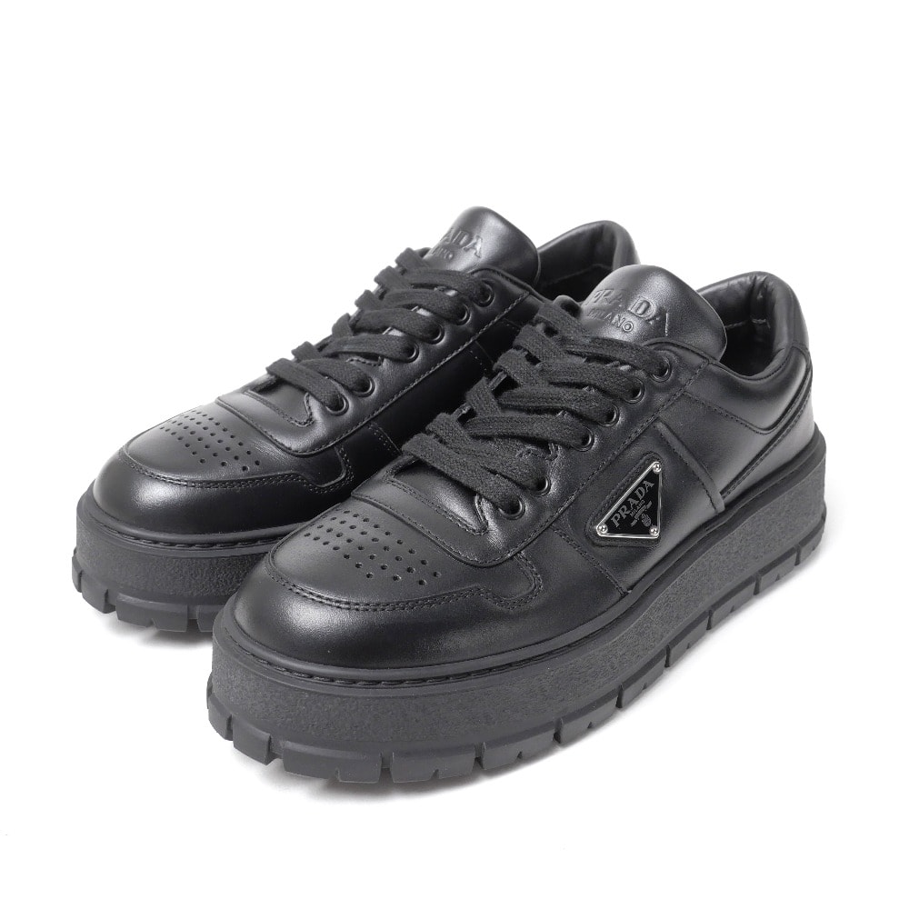 ■美品■PRADA プラダ スニーカー サイズ7 1/2 トライアングル ロゴプレート レザーシューズ ブランド古着【中古】20260603/RA9628