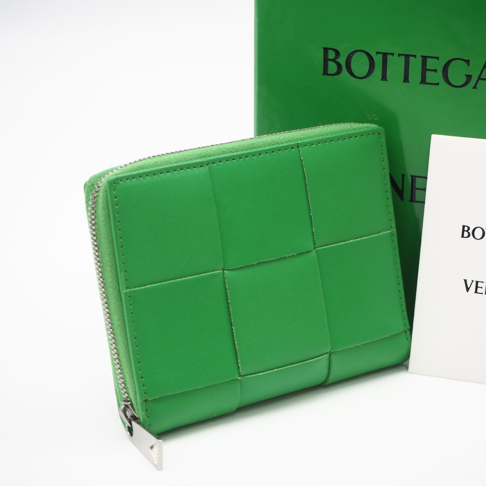 美品 BOTTEGAVENETA ボッテガヴェネタ イントレチャート大 カセット コンパクトジップアラウンドウォレット パラキート 649596 二つ折り財布 グリーン カーフレザー レディース