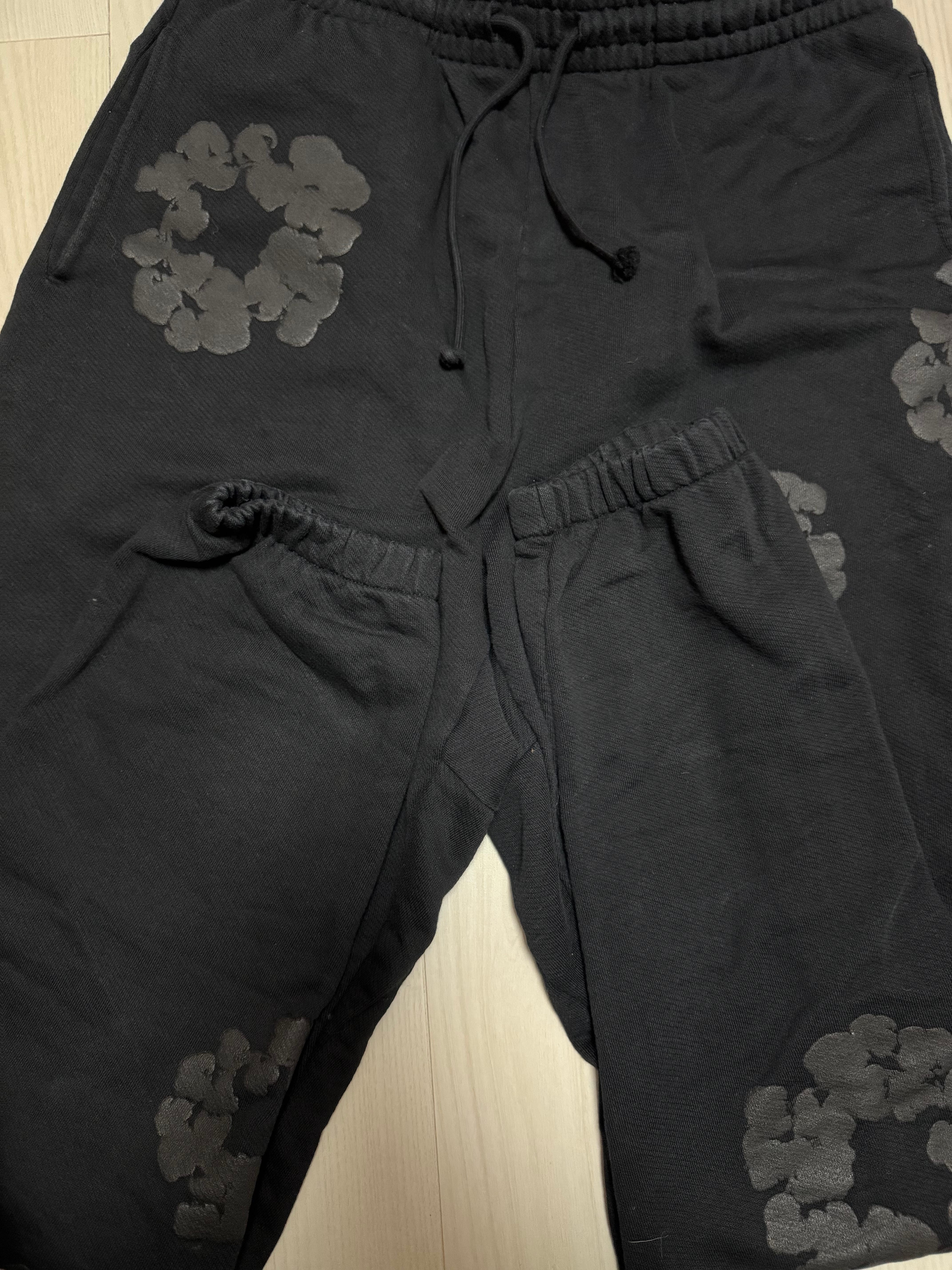 DENIM TEARS Mono Wreath Sweatpants "Black"