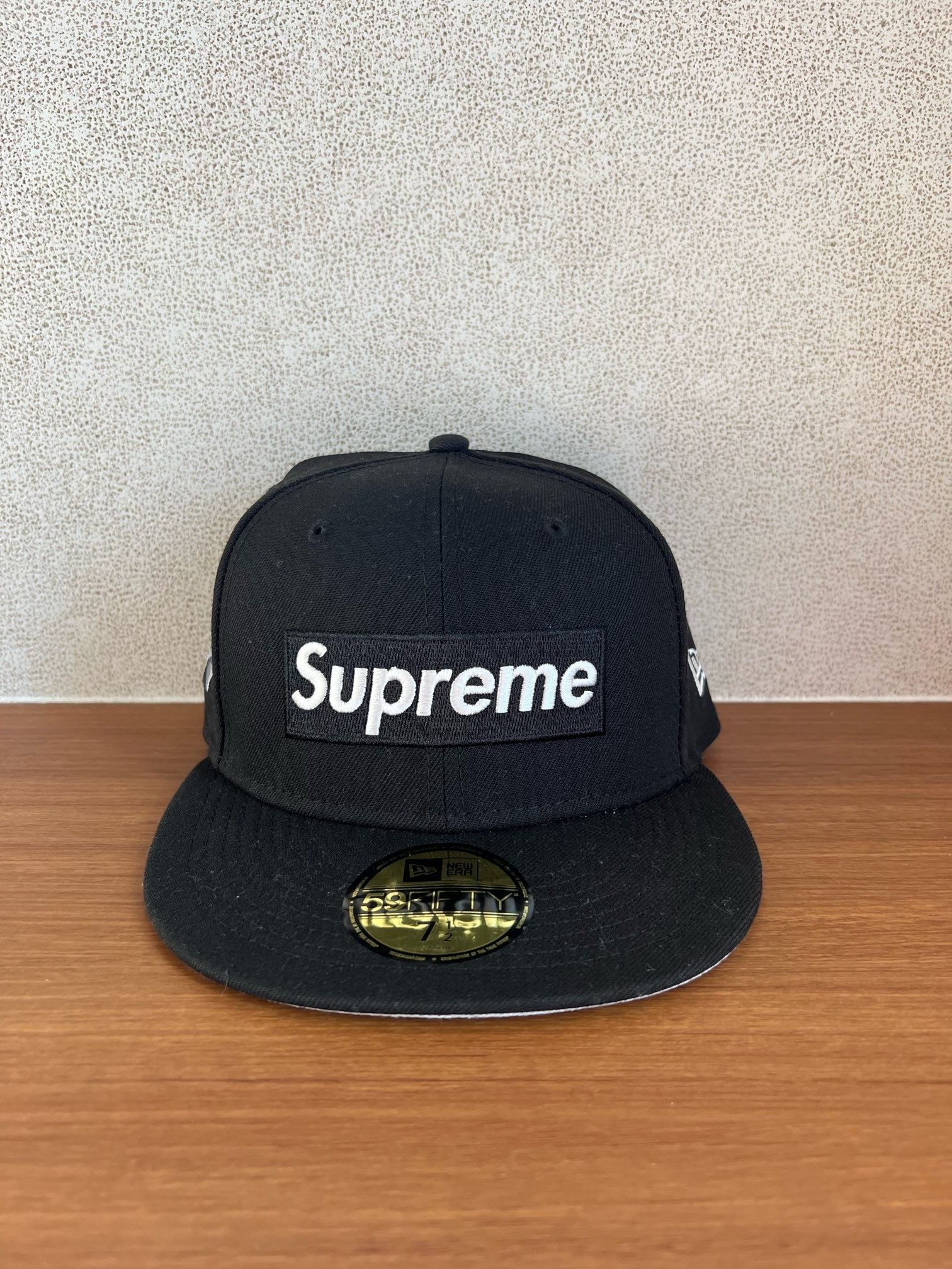 Supreme Money Box Logo New Era "Black"