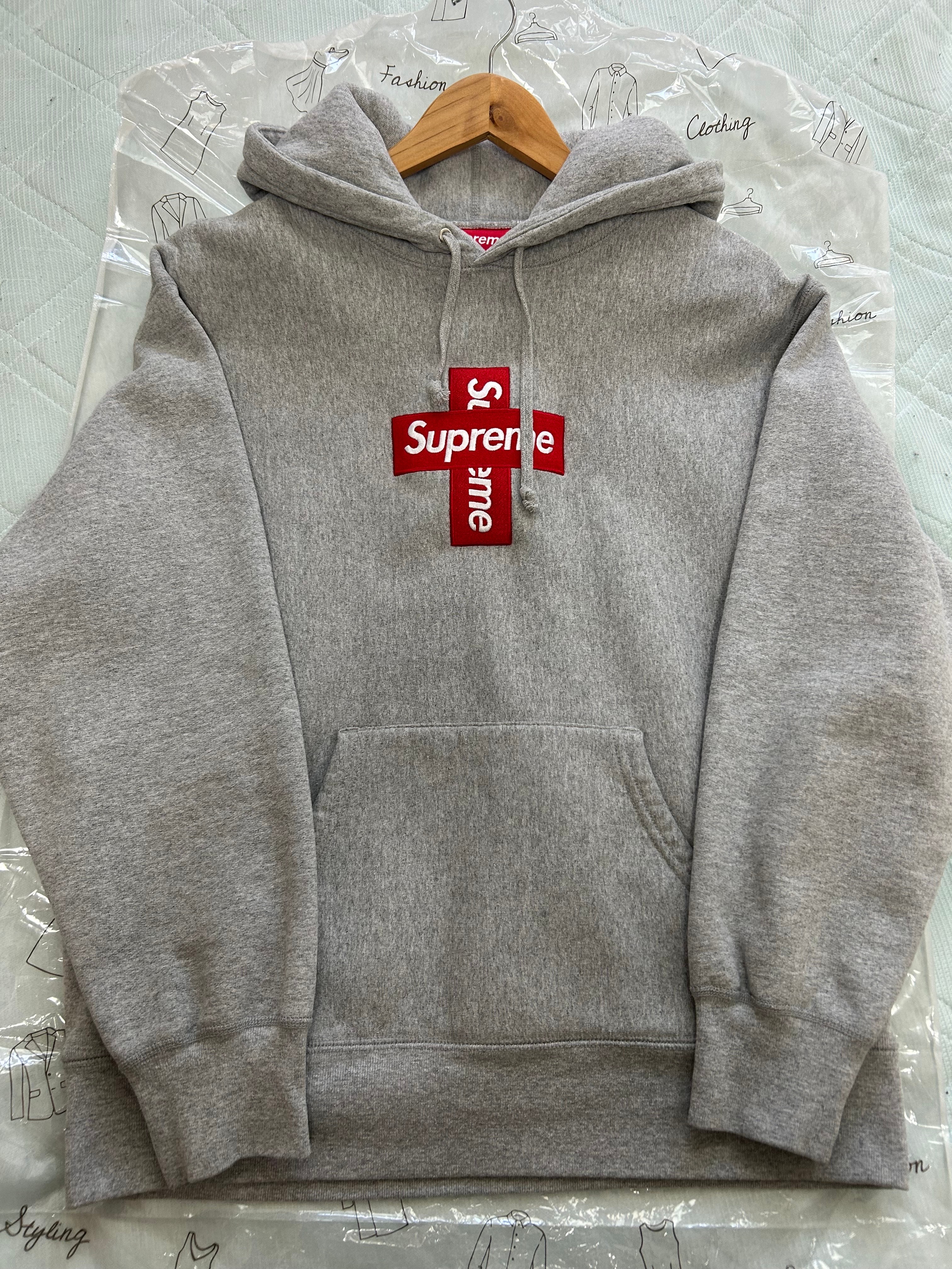 シュプリーム クロス ボックス ロゴ フーデッド スウェットシャツ "グレー"（木村拓哉着用）