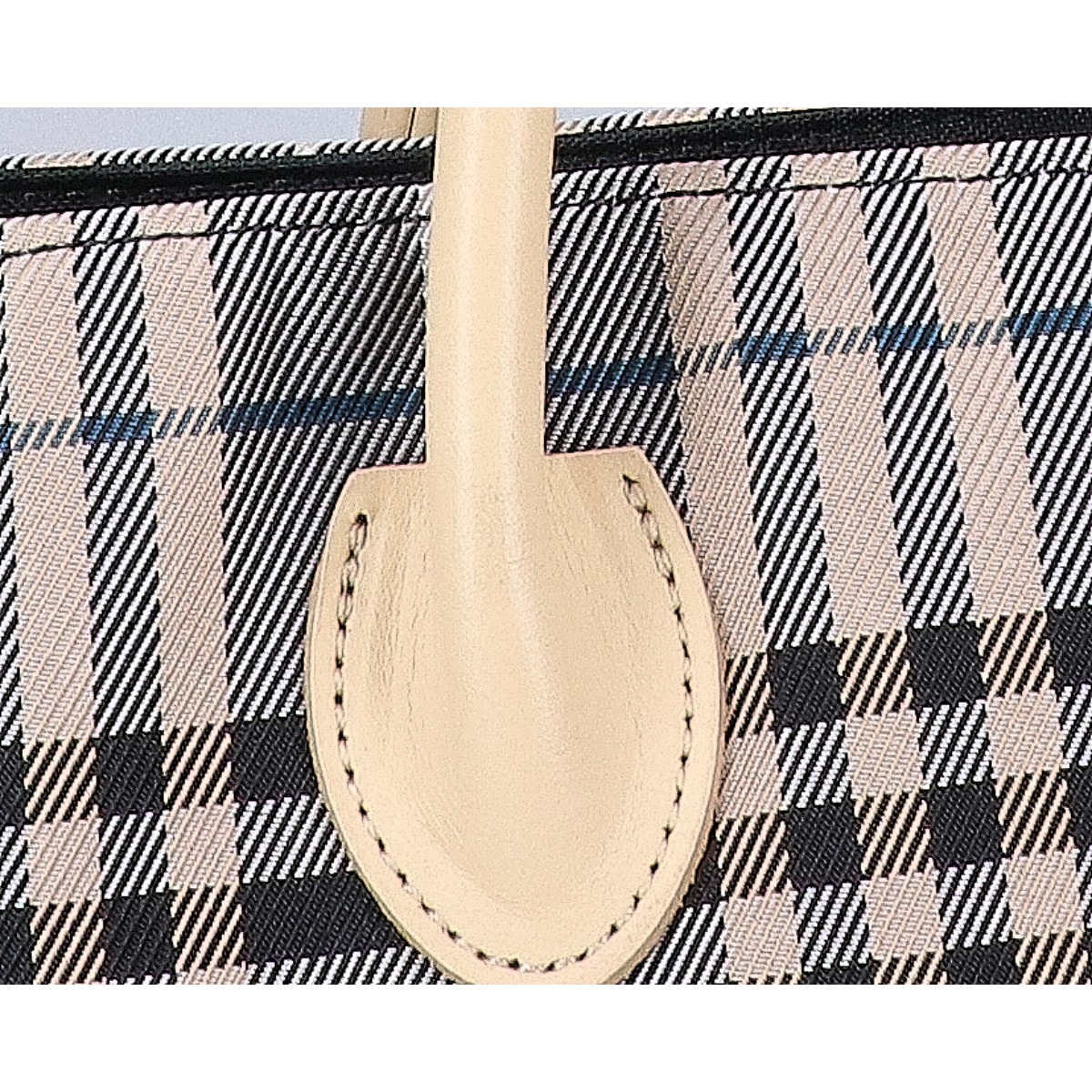 A (未使用に近い)】バーバリーブルーレーベル 【美品】ZA403-800-09