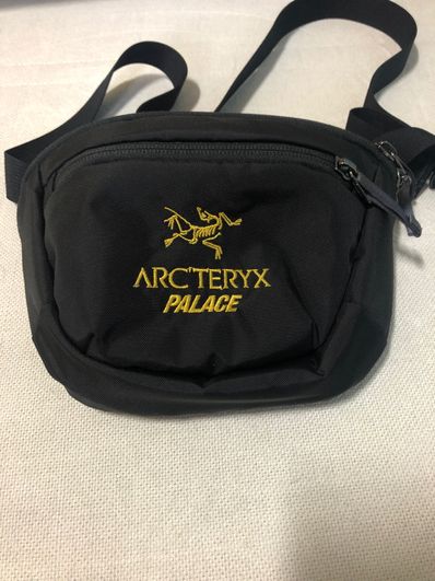 PALACE / Arc'Teryx Alpha Mantis 1 Waistpack "Black" 467952