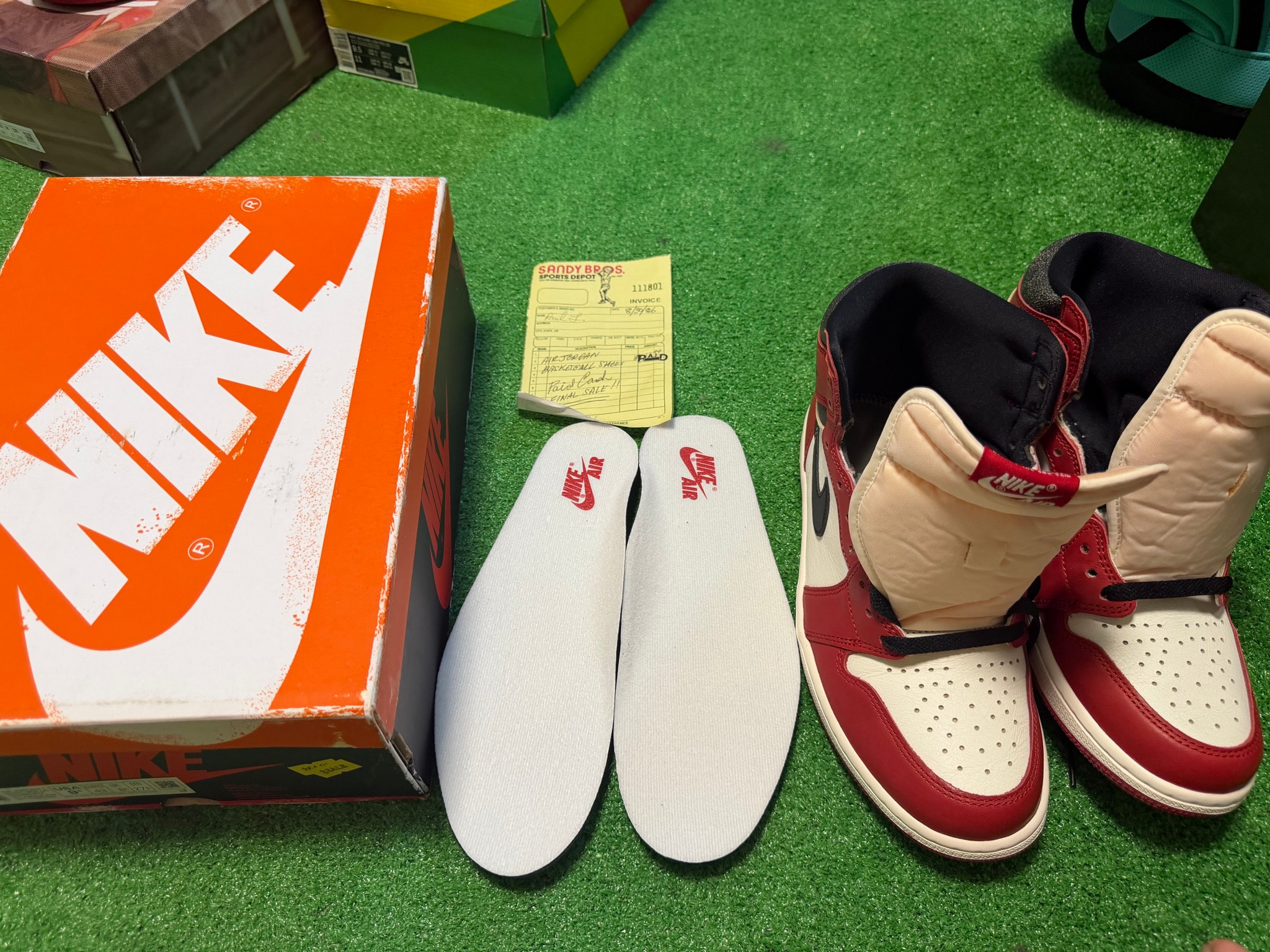 Nike Air Jordan 1 High OG "Lost & Found/Chicago"
