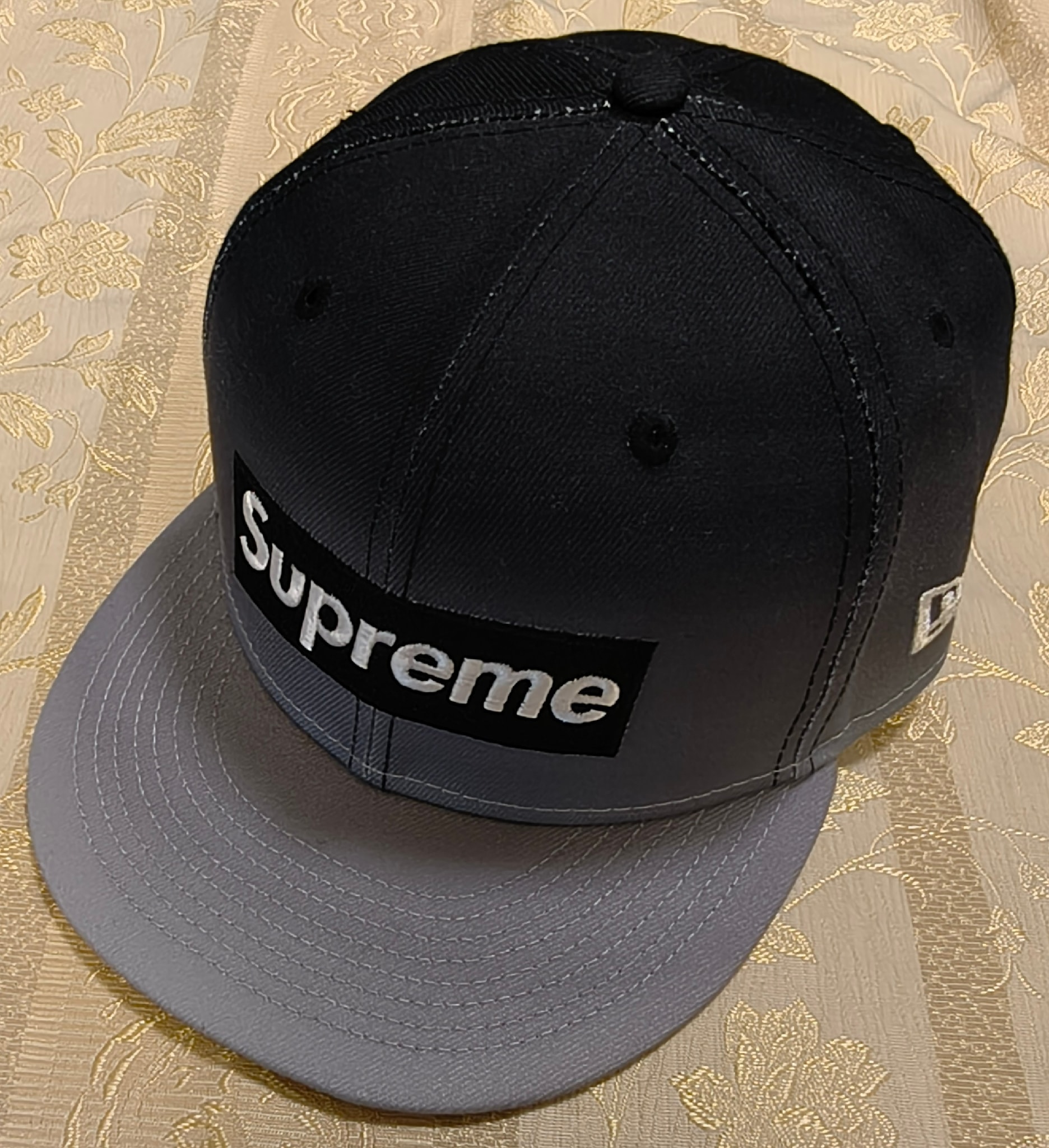 Supreme Gradient Box Logo New Era "Black"