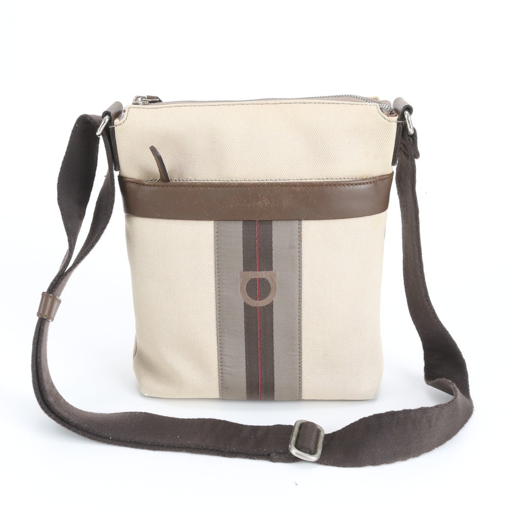 ■美品 サルヴァトーレフェラガモ ガンチーニショルダーバッグ