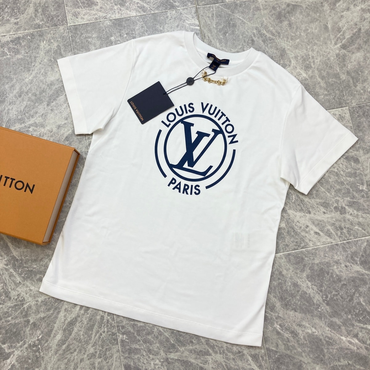 【値下げ】LOUIS VUITTON ルイ・ヴィトン LV バイ・ザ・プール フロックド LV Tシャツ 半袖Tシャツ 1AHEOW S コットン ブルー  メンズ【中古】