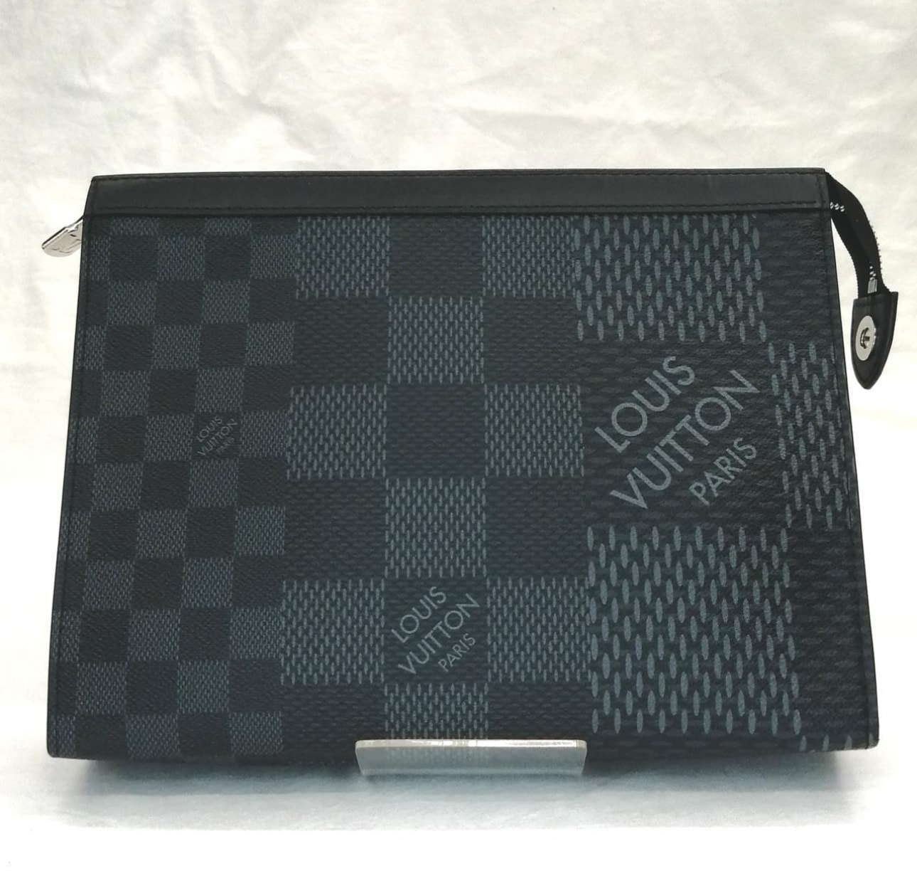 Louis Vuitton Pochette Voyage MM Damier Graphite