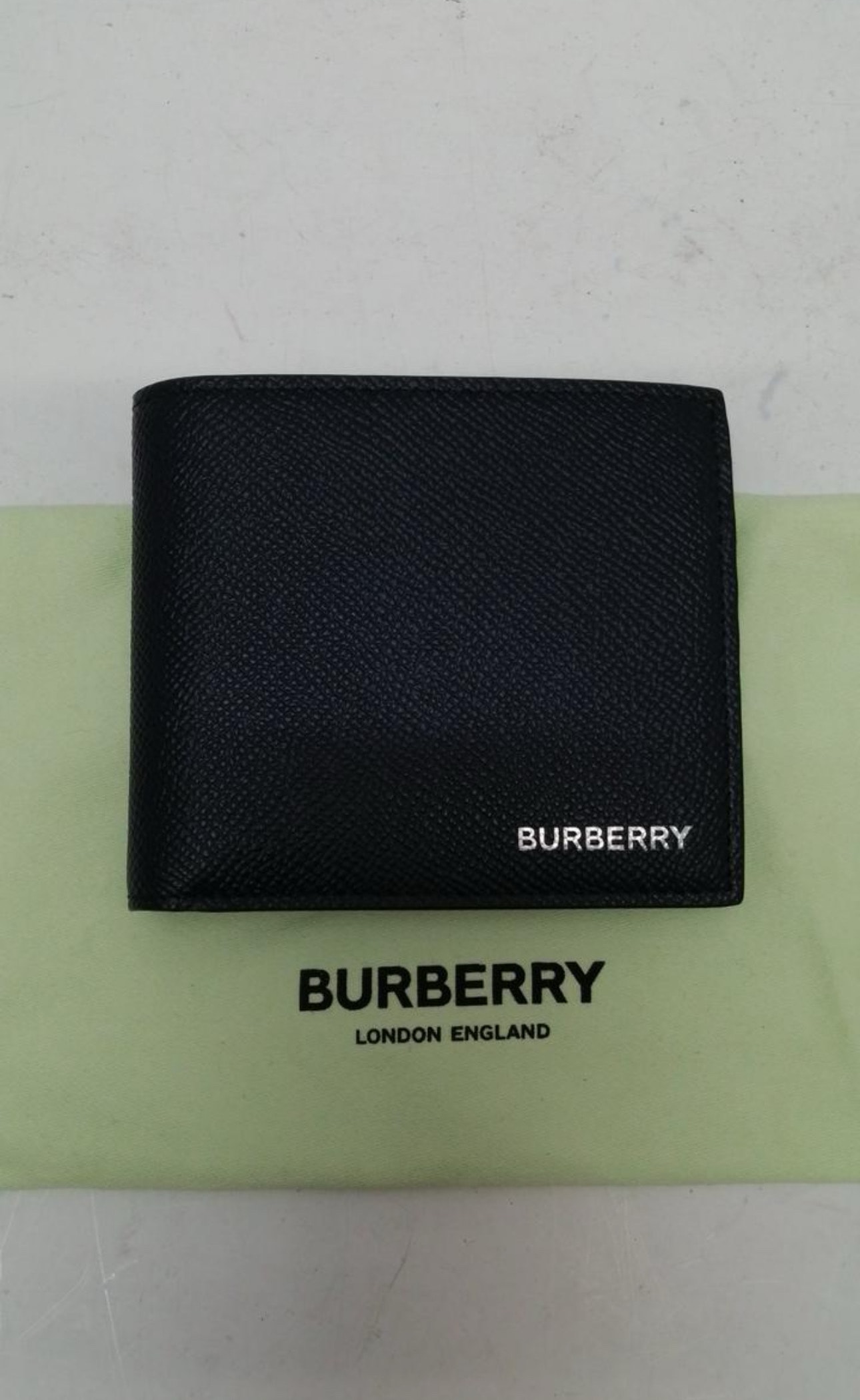 Burberry Grainy Leather International Bifold Wallet "Black"