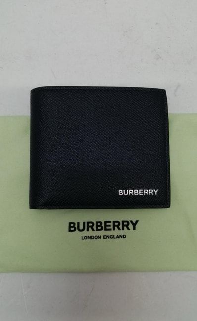 Burberry Grainy Leather International Bifold Wallet "Black"