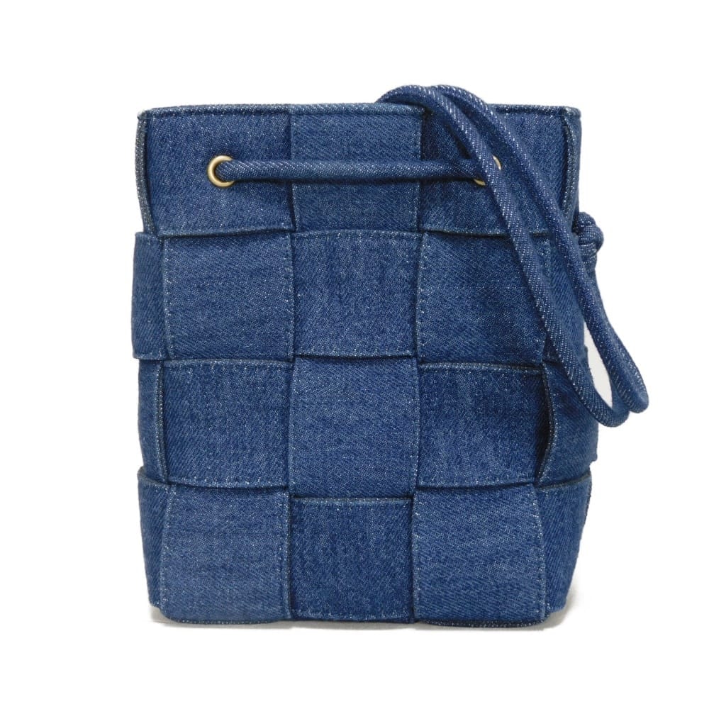BOTTEGAVENETA ボッテガヴェネタ カセット スモール バケットバッグ ブルー 巾着 RFID ICチップ マキシ イントレチャート デニム インディゴ ショルダーバッグ 743789 V2ZB1 4019