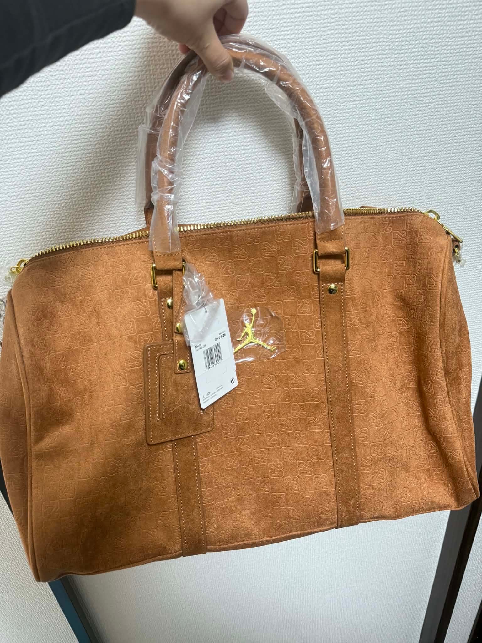ジョーダン　モノグラム ボストンバッグ　ベージュ　未使用 JORDAN BRAND（ジョーダンブランド）の「JORDAN BRAND MONOGRAM DUFFLE