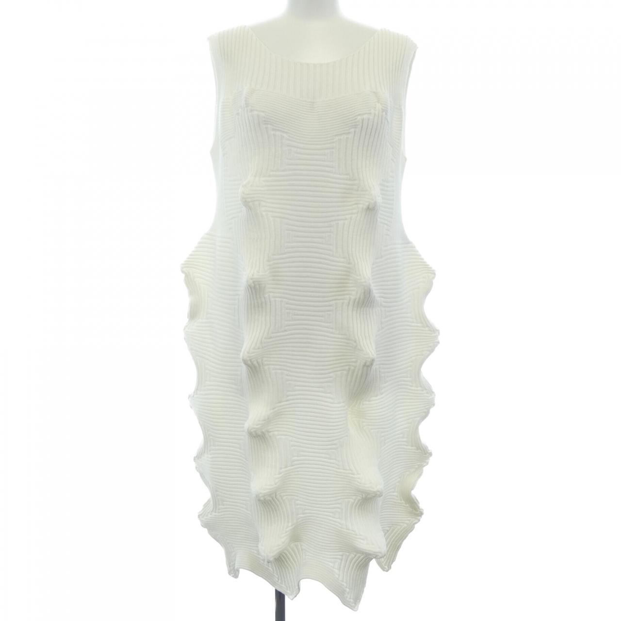 イッセイミヤケ ISSEY MIYAKE IM51KH784 トップス