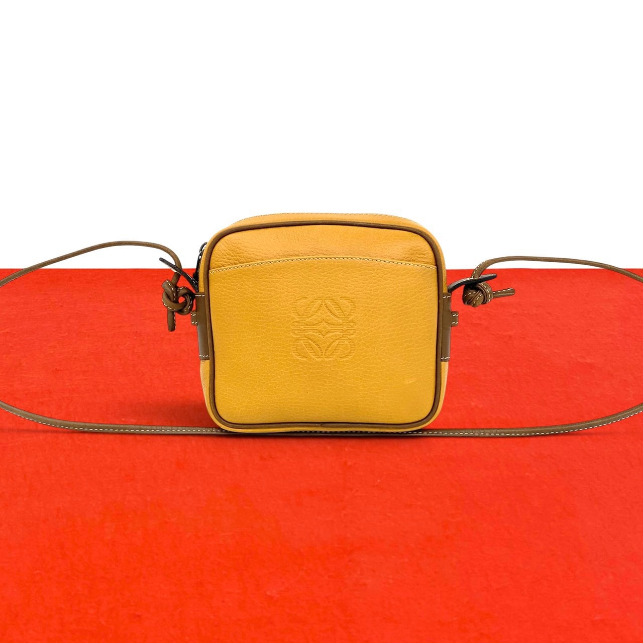 LOEWE ロエベ アナグラム レザー ショルダーバッグ ブラウン
13711