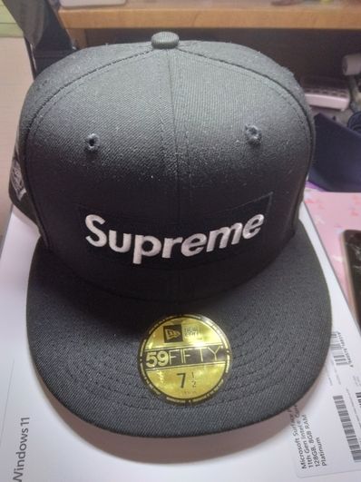 Supreme Money Box Logo New Era "Black"