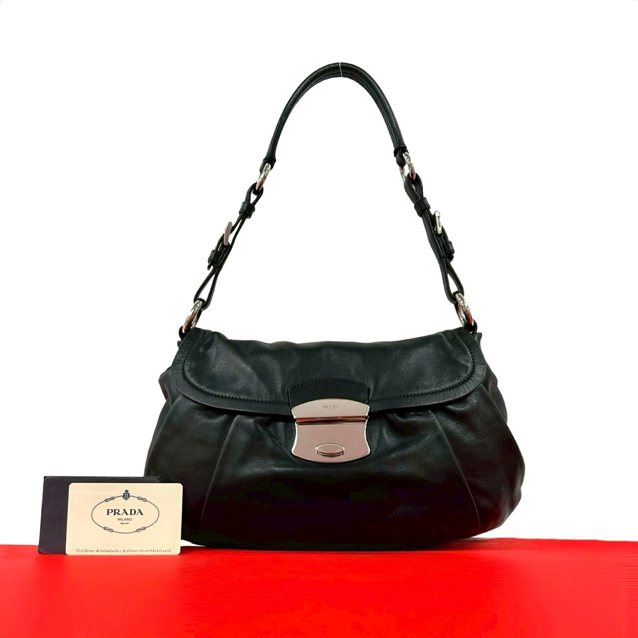 PRADA プラダ ロゴ 金具 レザー ショルダーバッグ ブラック
 34733