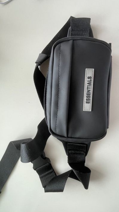 FEAR OF GOD ESSENTIALS Sling Bag "Black"