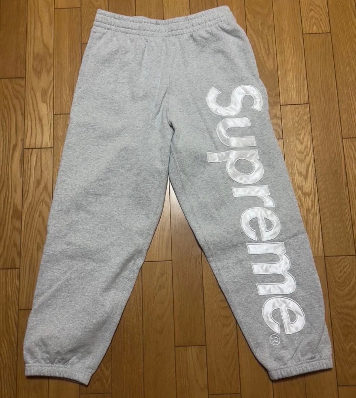Supreme Satin Applique Sweatpant (25FW) "Heather Grey"