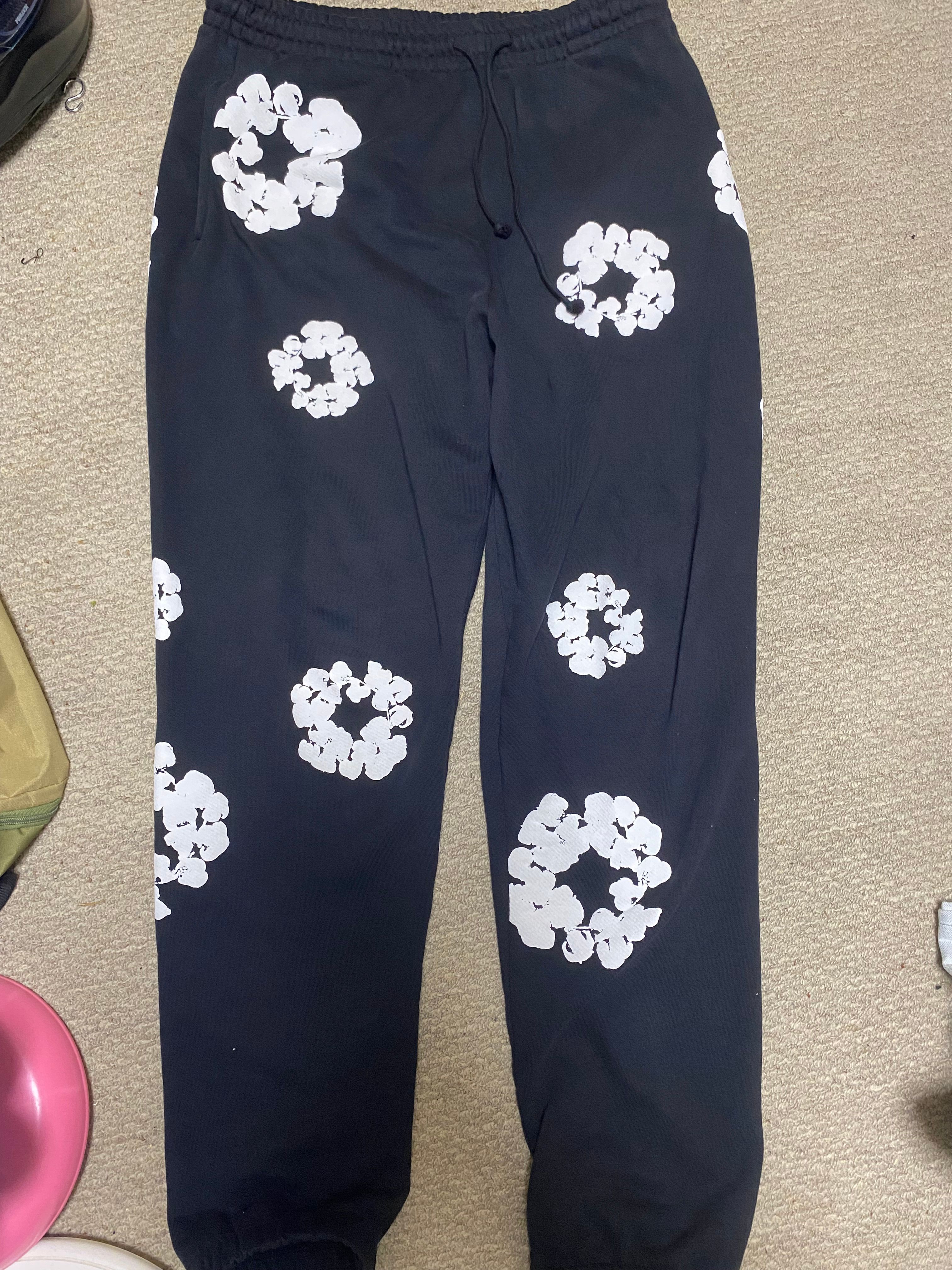 DENIM TEARS The Cotton Wreath Sweat Pants "Black"
