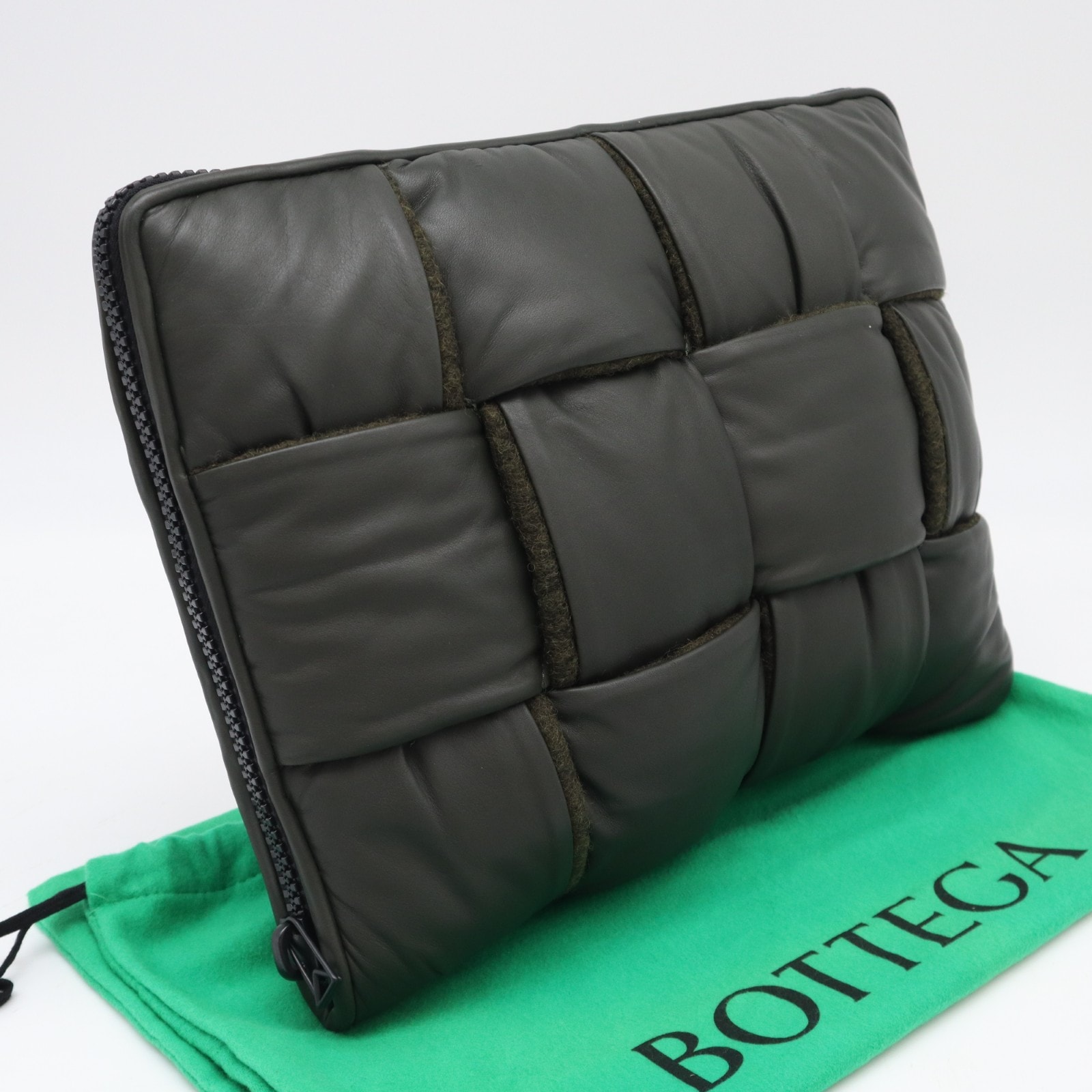 美品 BOTTEGAVENETA ボッテガヴェネタ マキシイントレチャート ドキュメントケース 641039 セカンドバッグ カーキ ラムスキン メンズ