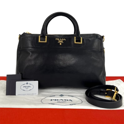 PRADA プラダ ロゴ 金具 レザー ショルダーバッグ ブラック
26166