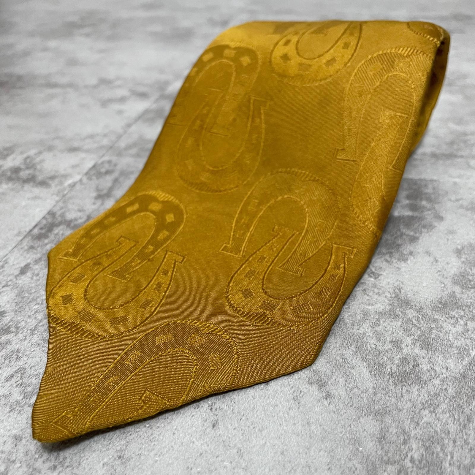 【GUCCI】グッチ 鐙 アブミ スティラップ 馬具モチーフ ジャカード 総柄 ネクタイ マスタード ゴールド 金 シルク100% イタリア製 メンズ