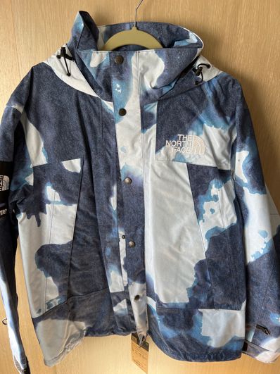 Supreme x The North Face Bleached Denim Print Mountain Jacket "Indigo"