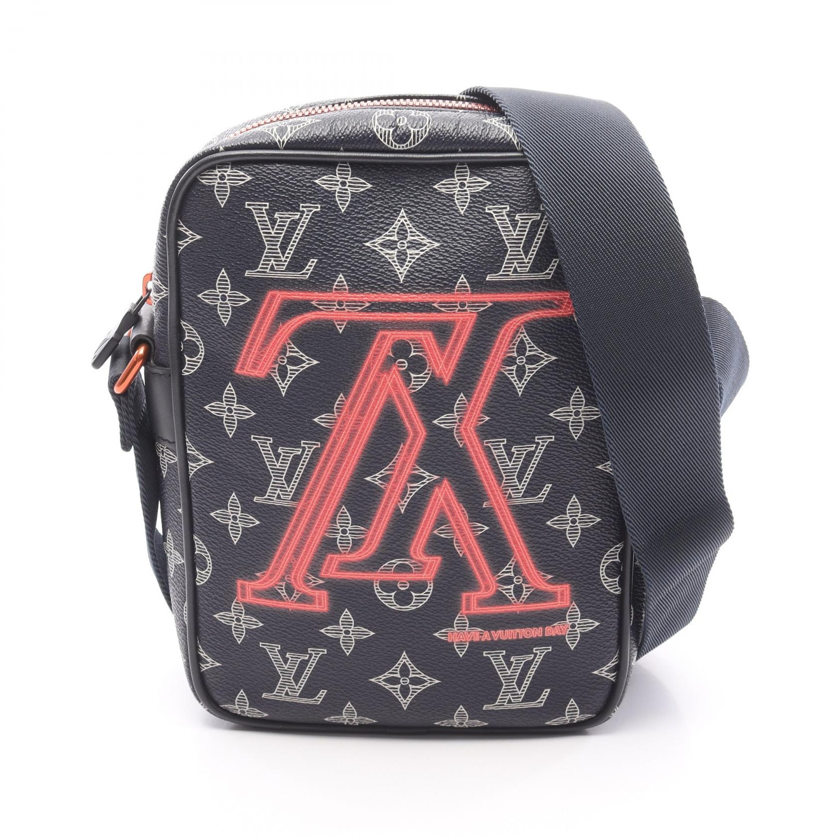 ルイ・ヴィトン LOUIS VUITTON ダヌーブPM アップサイドダウン ショルダーバッグ バッグ PVCコーティングキャンバス レザー モノグラム・インク レッド メンズ ネイビー系 / レッド系 / ホワイト系 M43678 【中古】