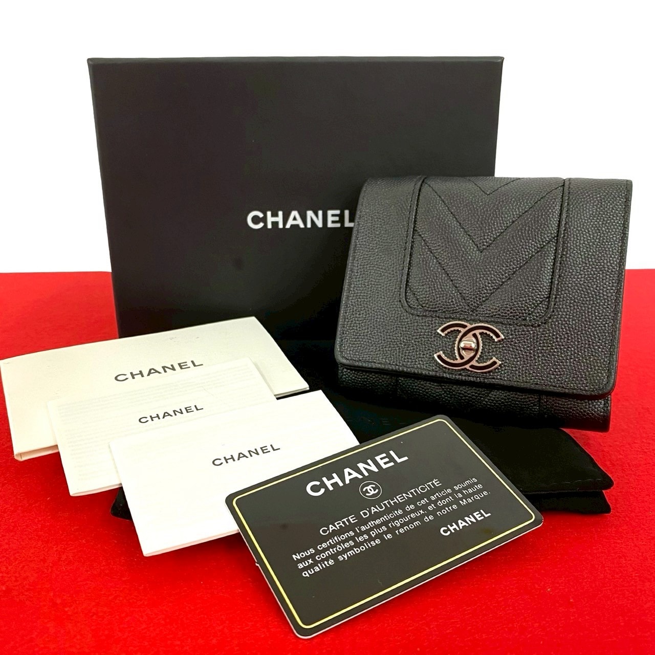 CHANEL シャネル マドモアゼル ココマーク マットキャビアスキン 三つ折り財布 ブラック
 28557