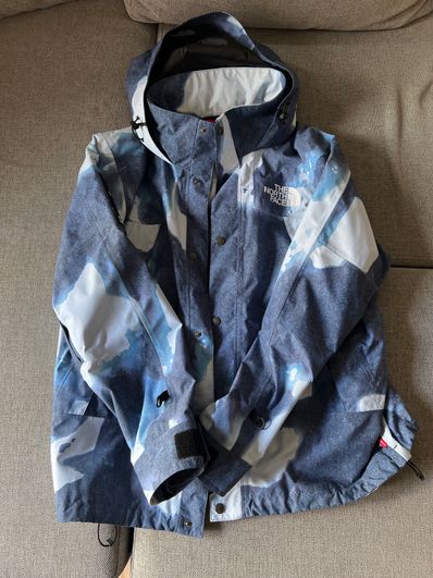Supreme x The North Face Bleached Denim Print Mountain Jacket "Indigo"