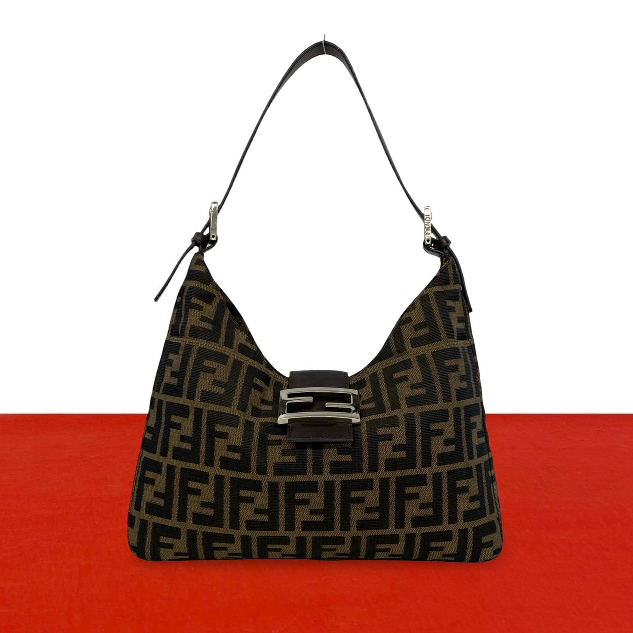 FENDI フェンディ ズッカ FF ロゴ 柄 キャンバス レザー ショルダーバッグ ブラウン
30835