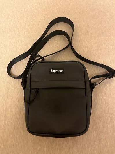 Supreme Leather Shoulder Bag Supreme Leather Shoulder Bag
