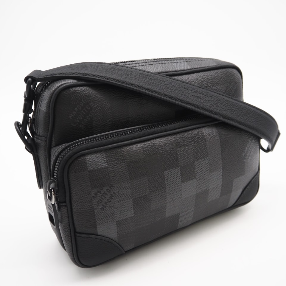 極美品 LOUIS VUITTON ルイ・ヴィトン ダモフラージュ ナイル メッセンジャー M14988 ショルダーバッグ ブラック グレー コーティングキャンバス レザー メンズ