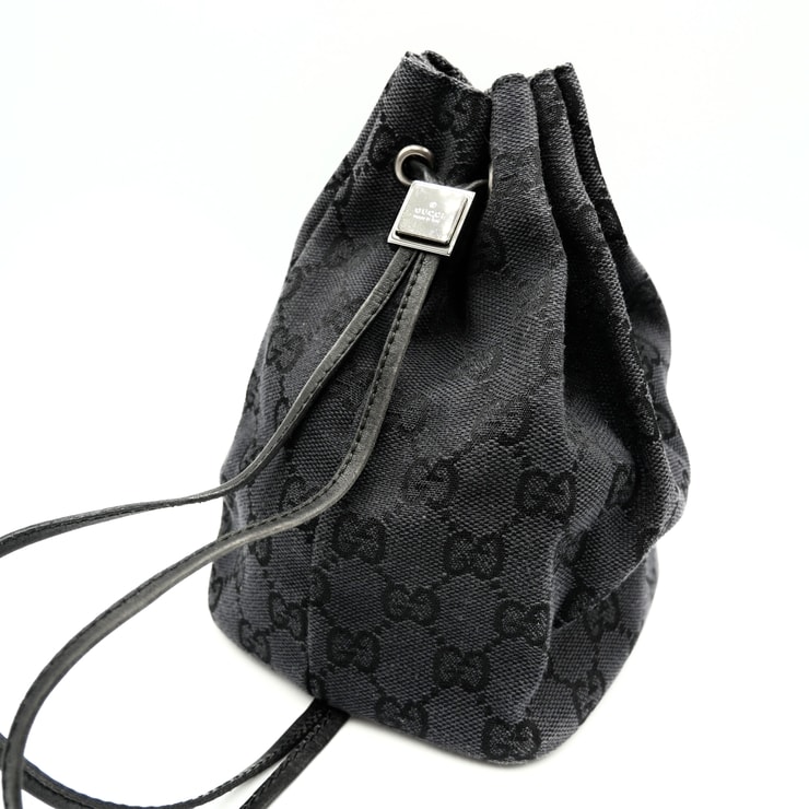GUCCI(グッチ)GGキャンバス 巾着ポーチ ヴィンテージ ミニバッグ ブラック キャンバス レザー シルバー金具 039 0973【中古】