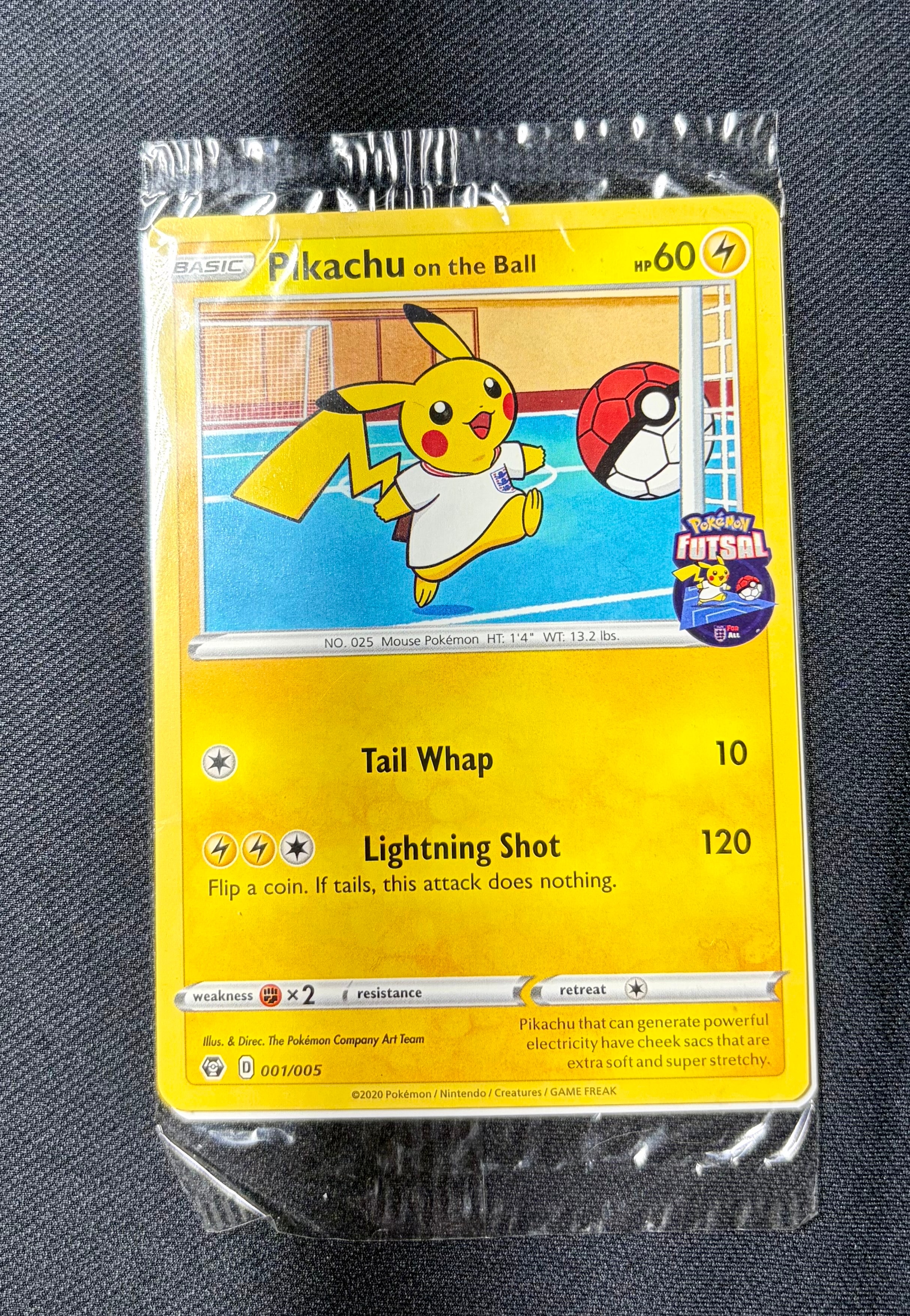 ピカチュウオンザボール [001/005]【英語版】(プロモーションカード)