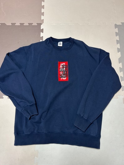 Black Eye Patch Handle With Care Crew Sweat "Navy"