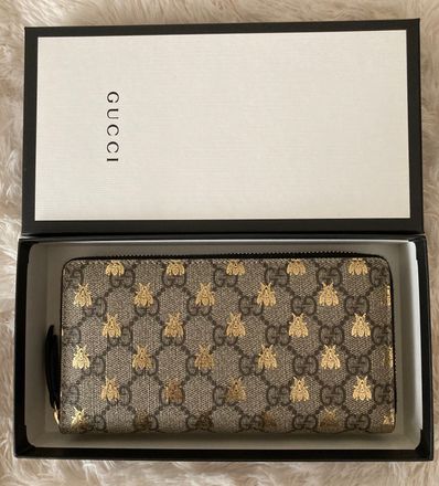 GUCCI GG Supreme Bee Zip Around Wallet "Beige"