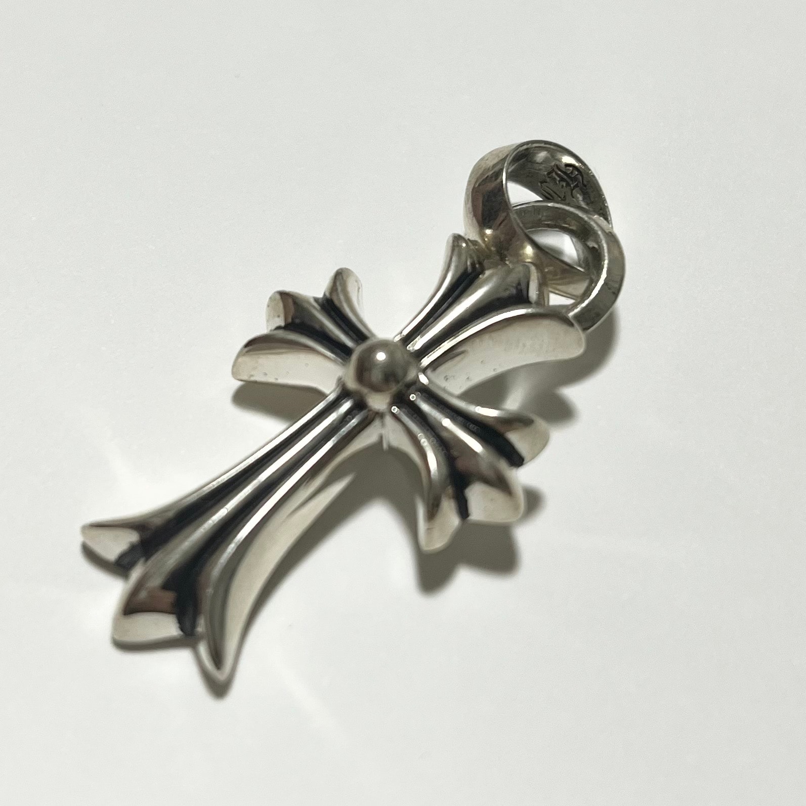 クロムハーツ CH クロス ペンダント スモール / プレーンベイル "シルバー"